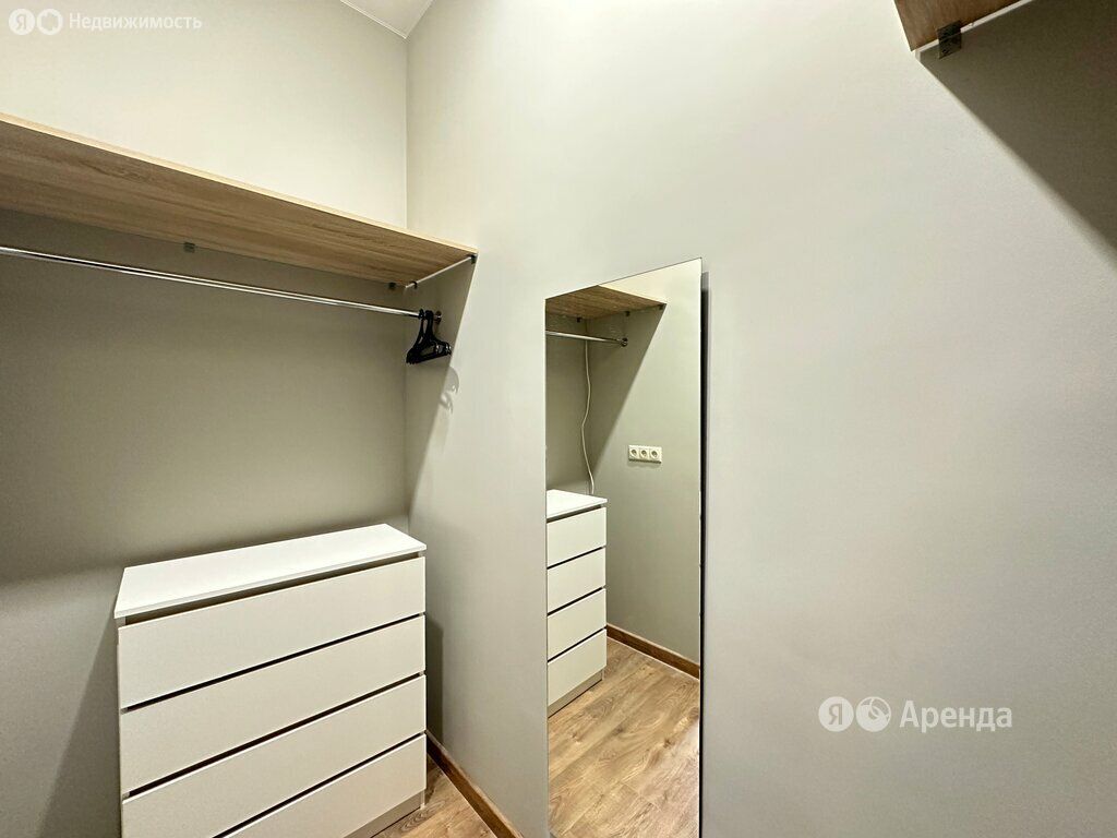 m. ZIL: Apartment, 2-rooms