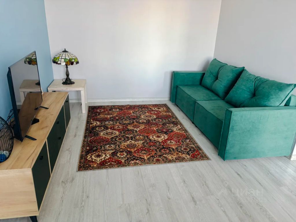 m. Lukhmanovskaya: Apartment, 2-rooms