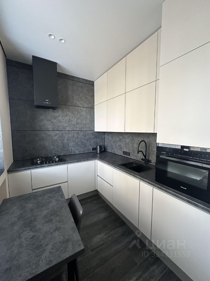 m. Ploschad trekh vokzalov: Apartment, 2-rooms