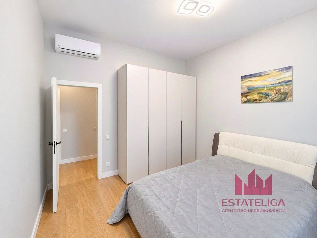 m. Verkhnie Kotly: Apartment, 2-rooms