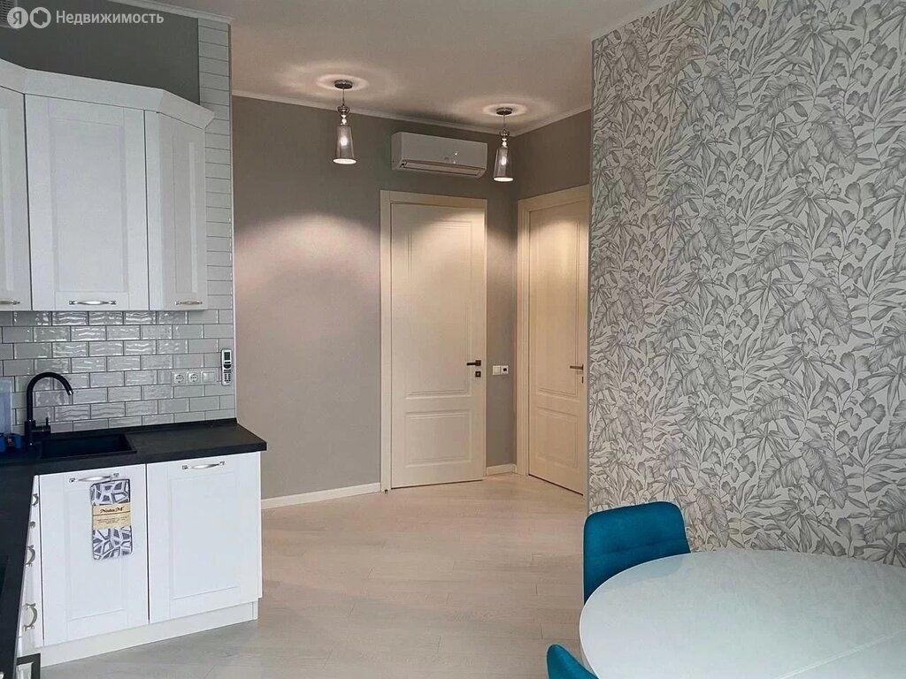 m. ZIL: Apartment, 2-rooms