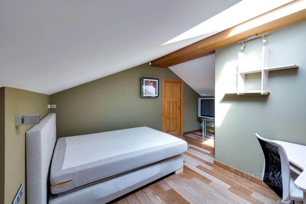m. Barrikadnaya: Apartment, 3-rooms
