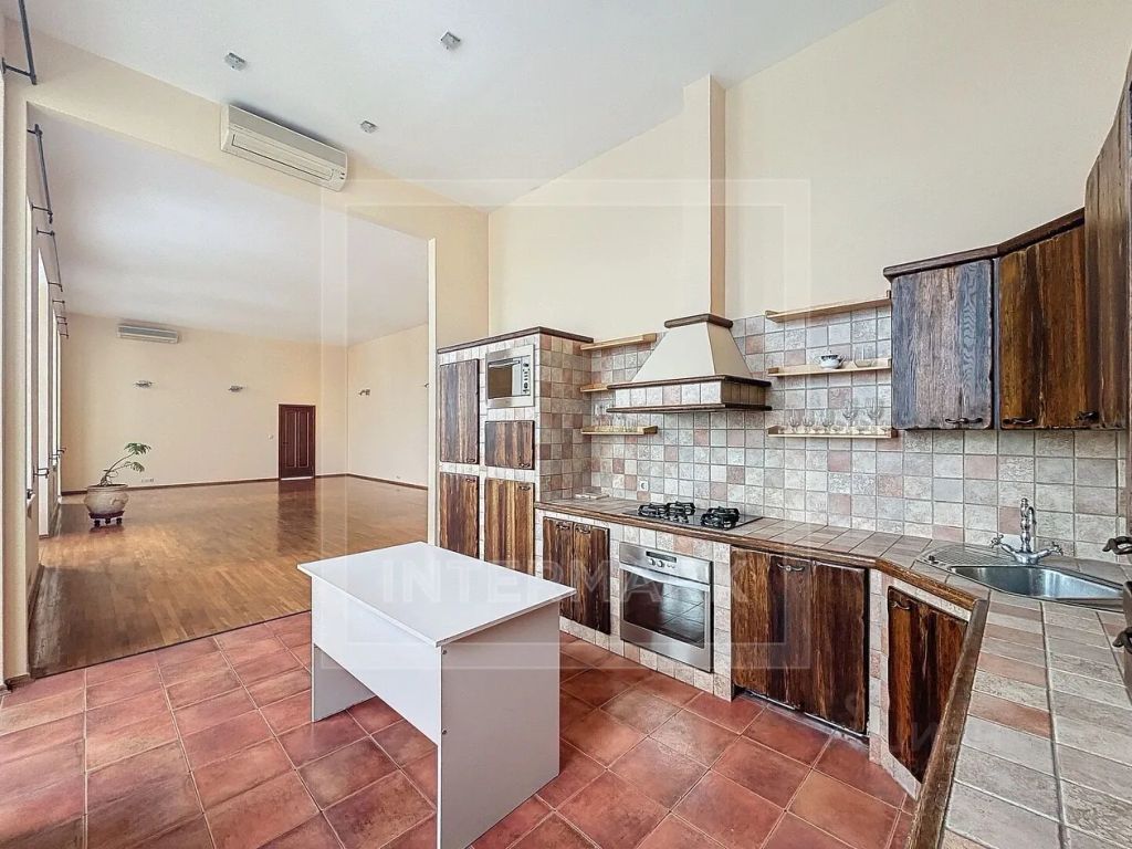 m. Borovitskaya: Apartment, 5-rooms