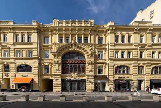 m. Kuznetsky most: Apartment, studio