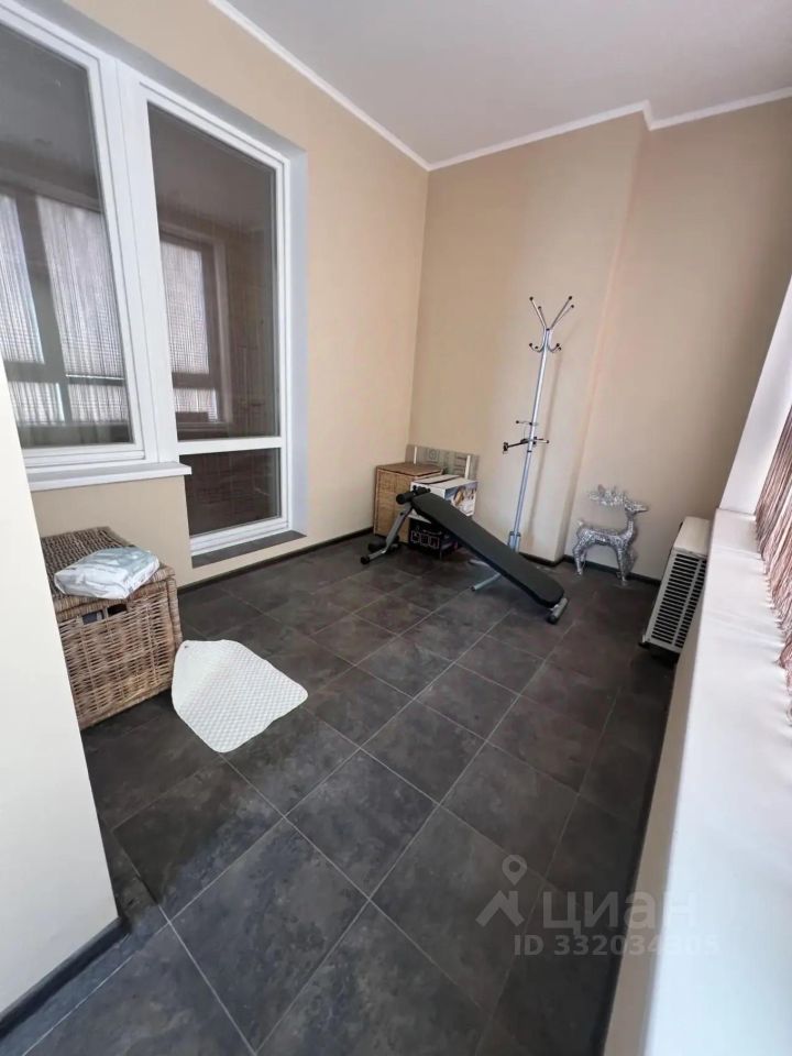 m. Molodezhnaya: Apartment, 3-rooms