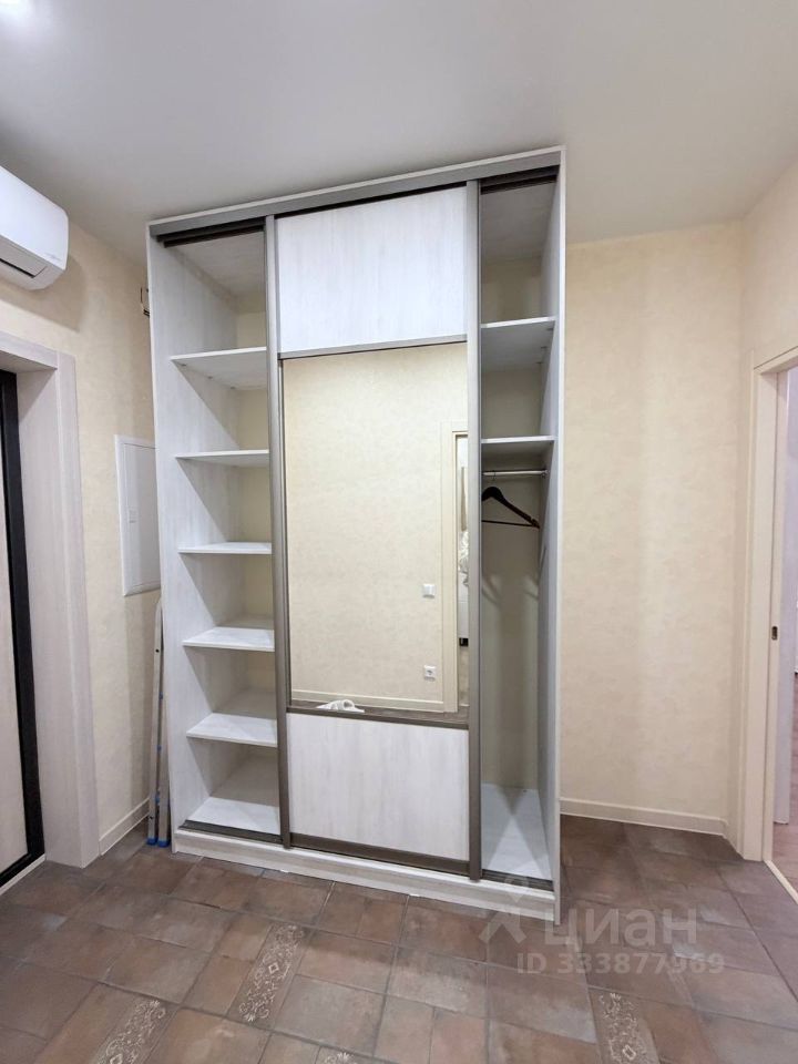 m. ZIL: Apartment, 1-rooms