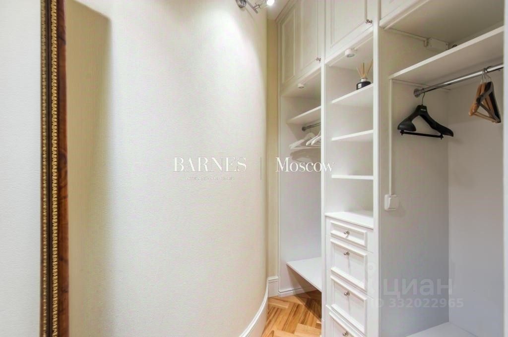 m. Kropotkinskaya: Apartment, 4-rooms
