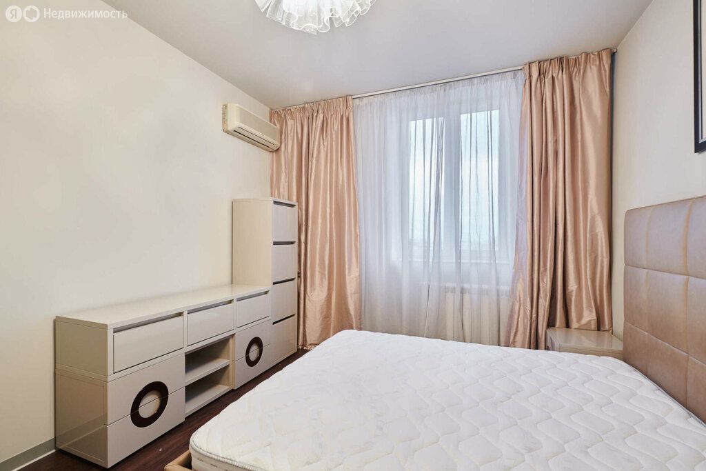 m. Barrikadnaya: Apartment, 3-rooms