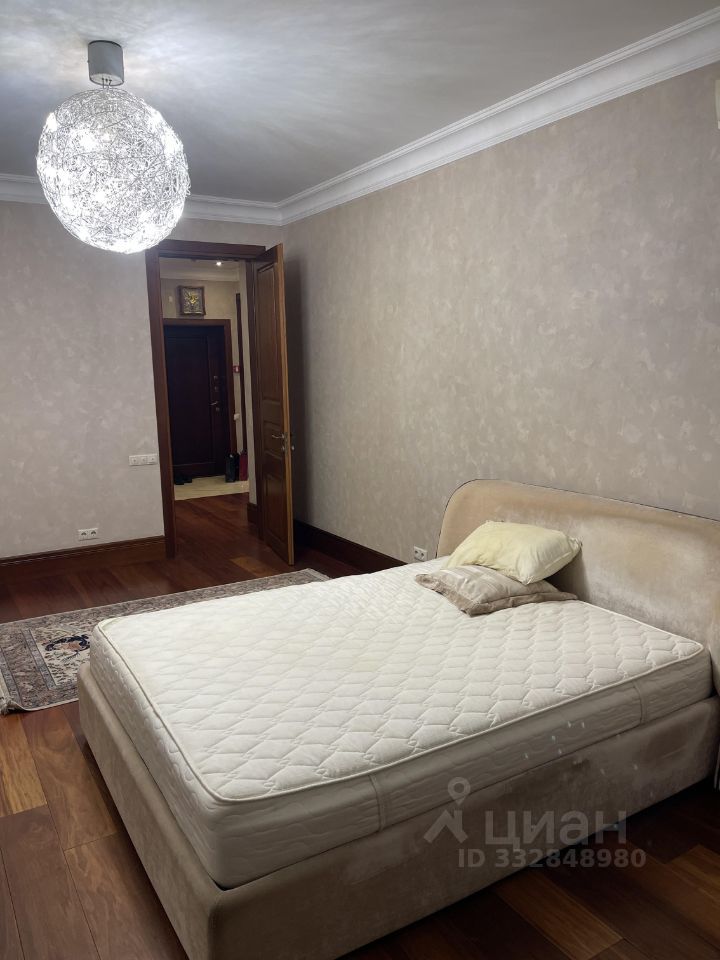 m. Yugo-Zapadnaya: Apartment, 2-rooms