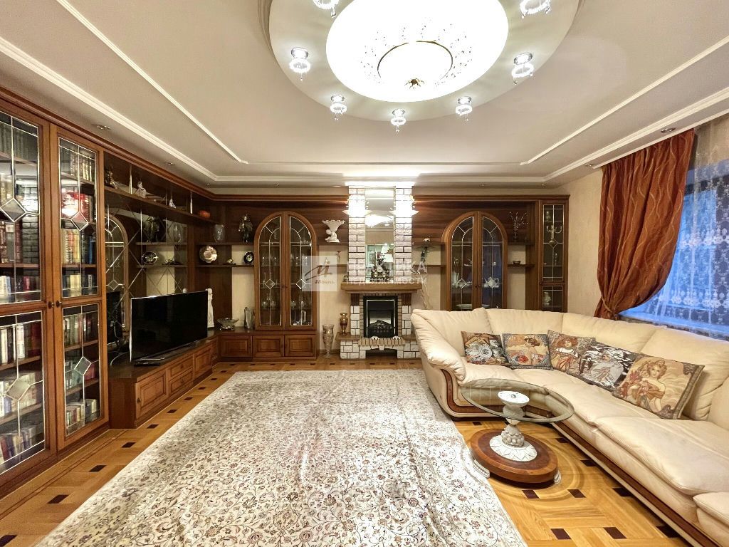 m. Mayakovskaya: Apartment, 3-rooms