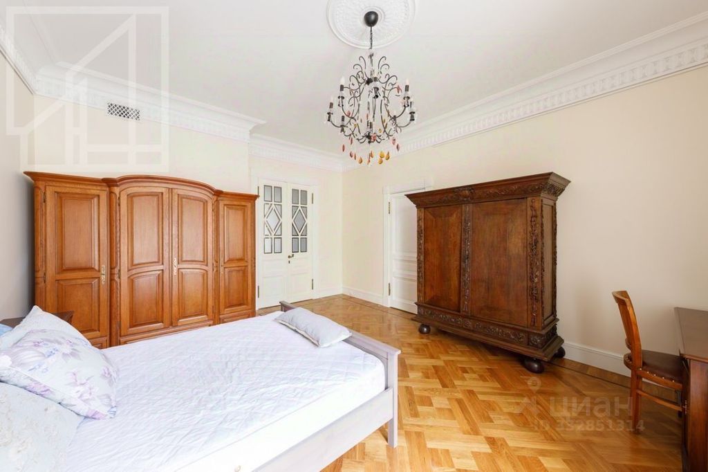 m. Kropotkinskaya: Apartment, 4-rooms