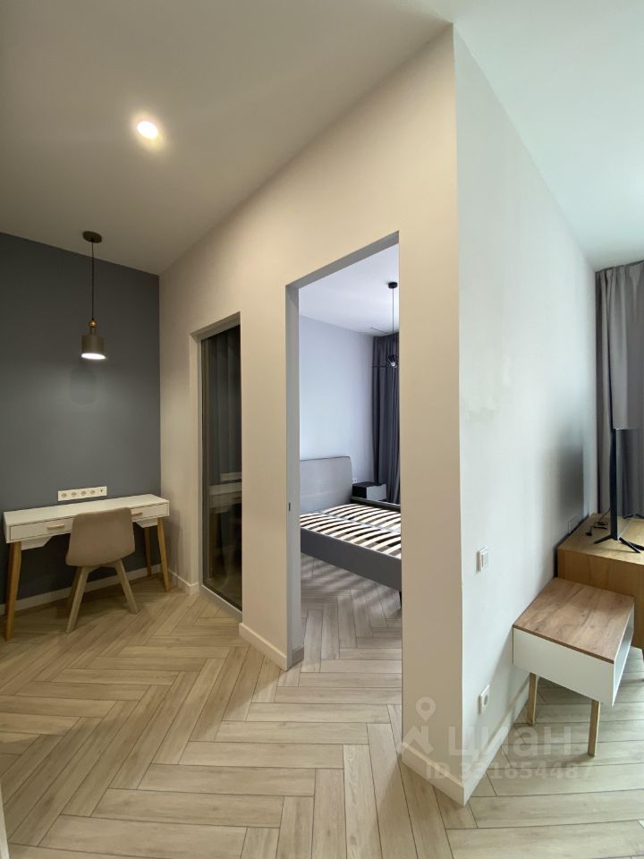 m. ZIL: Apartment, 2-rooms