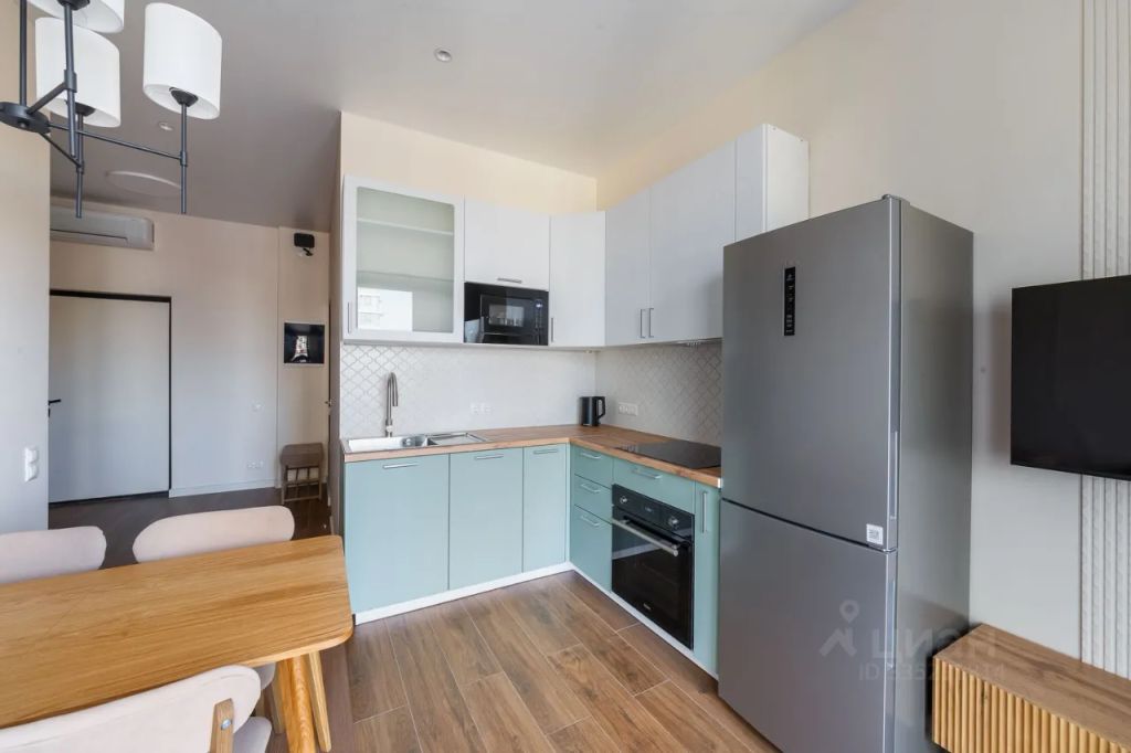 m. ZIL: Apartment, 2-rooms
