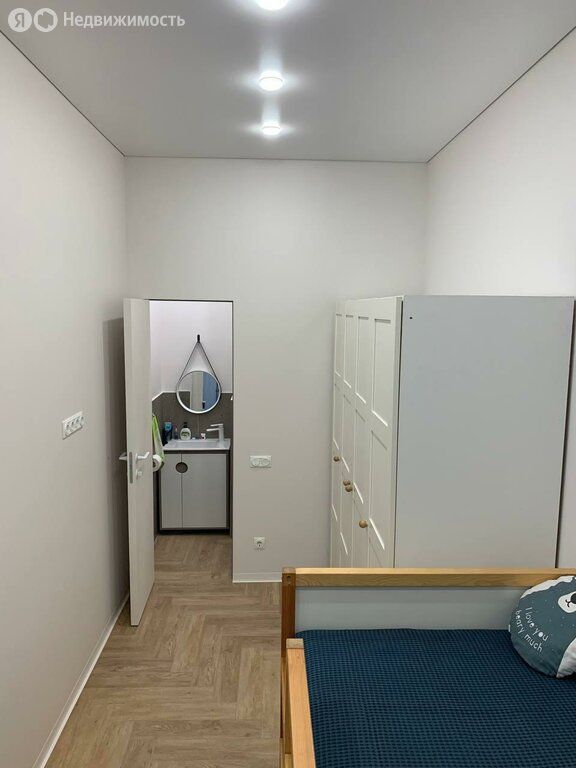 m. ZIL: Apartment, 2-rooms