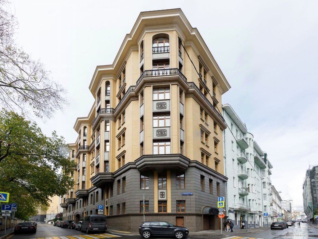 m. Kropotkinskaya: Apartment, 4-rooms