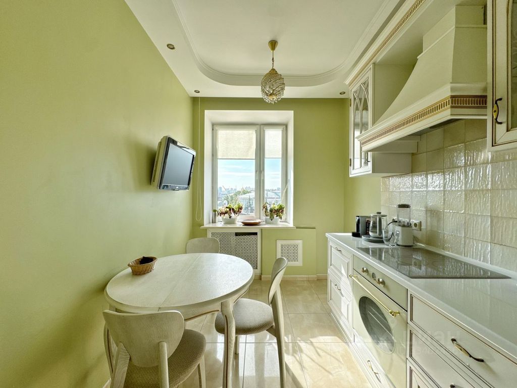 m. Kropotkinskaya: Apartment, 2-rooms
