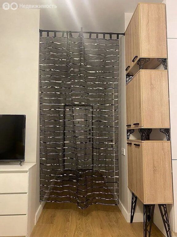 m. Verkhnie Kotly: Apartment, studio