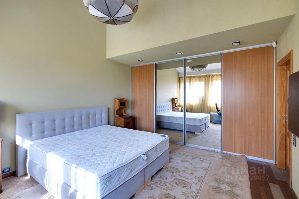 m. Barrikadnaya: Apartment, 3-rooms