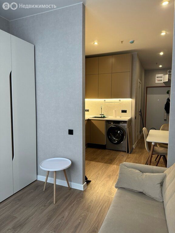 m. Maryina Roscha: Apartment, studio