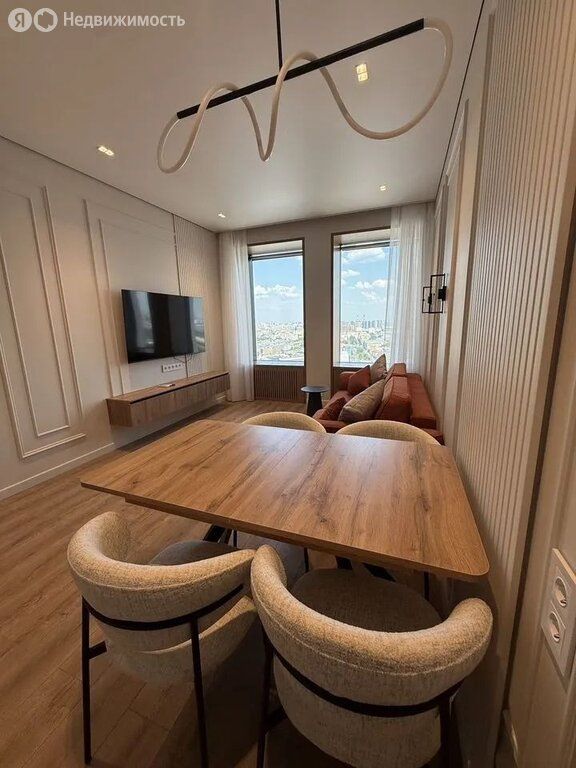 m. ZIL: Apartment, 2-rooms
