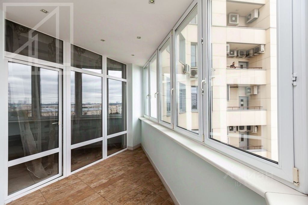 m. Oktyabrskaya: Apartment, 3-rooms