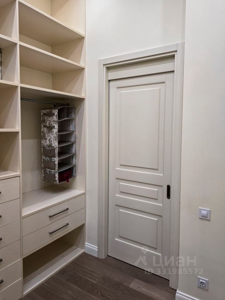 m. Molodezhnaya: Apartment, 3-rooms