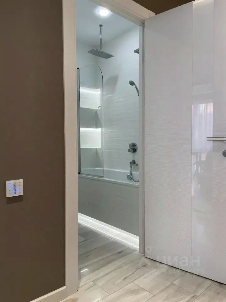 m. ZIL: Apartment, 2-rooms