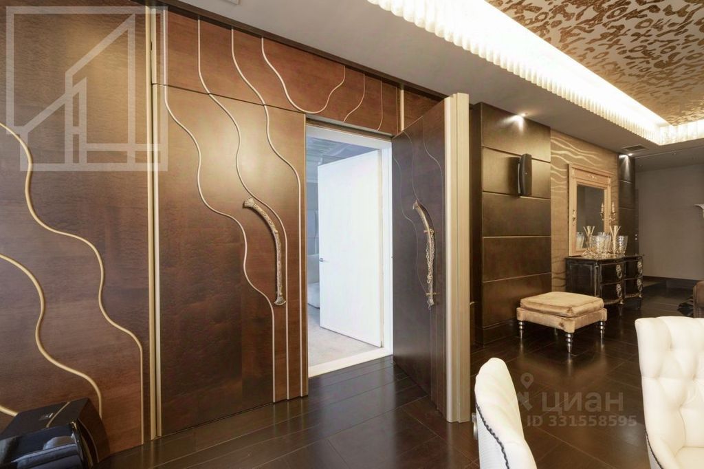 m. Kropotkinskaya: Apartment, 4-rooms