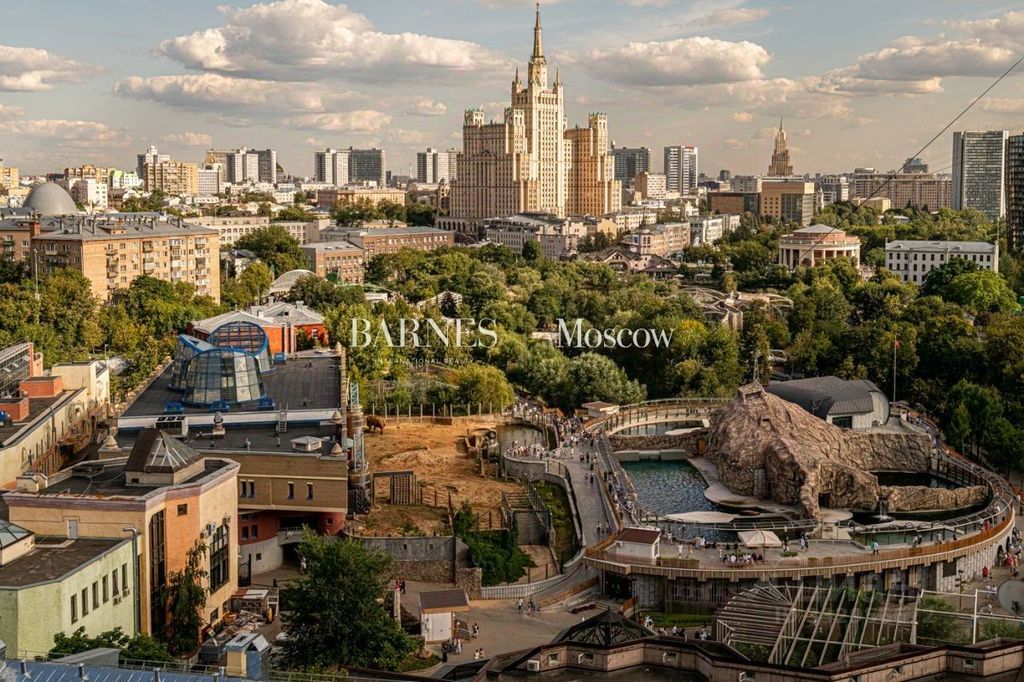 m. Krasnopresnenskaya: Apartment, 2-rooms