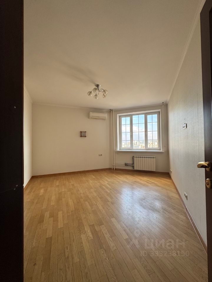 m. Lukhmanovskaya: Apartment, 2-rooms