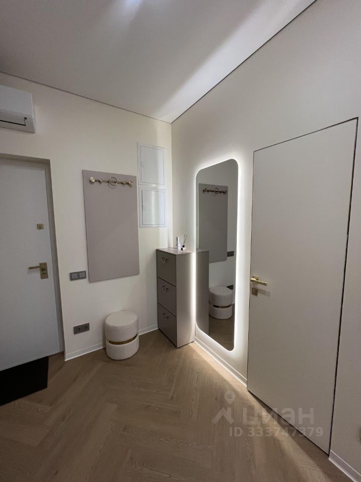 m. Dubrovka: Apartment, studio