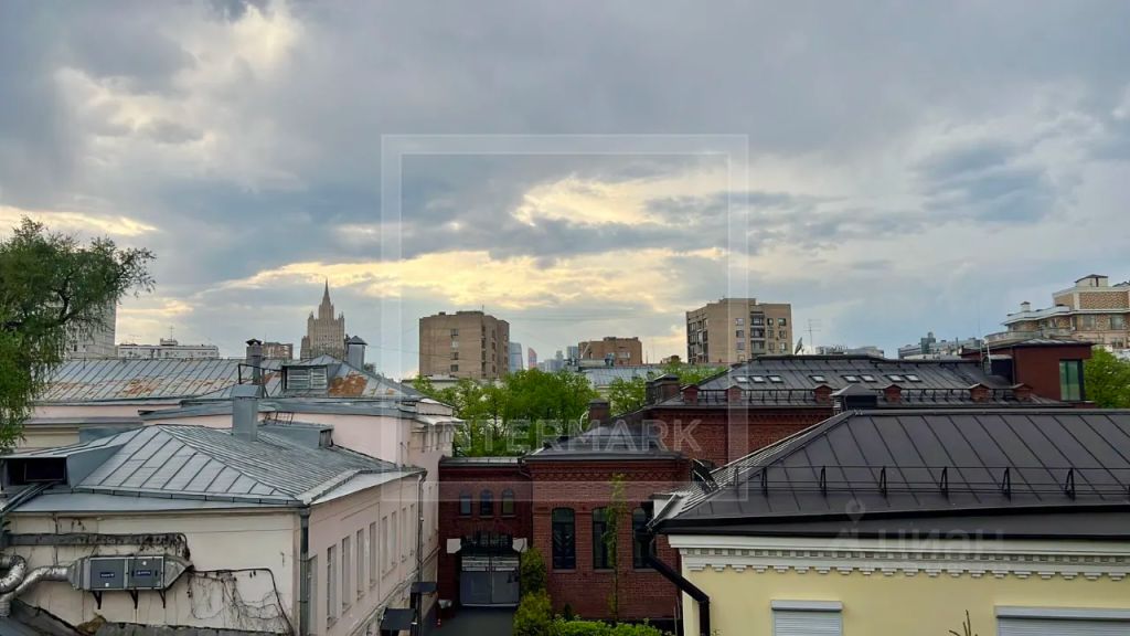 m. Kropotkinskaya: Apartment, 4-rooms