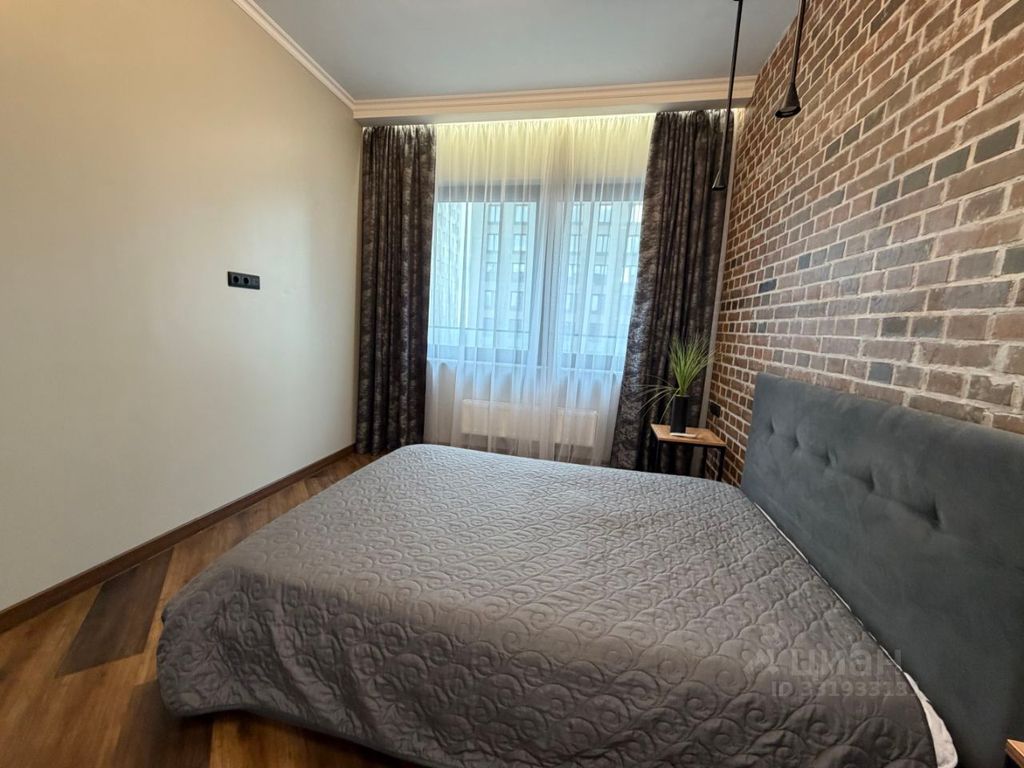 m. ZIL: Apartment, 1-rooms