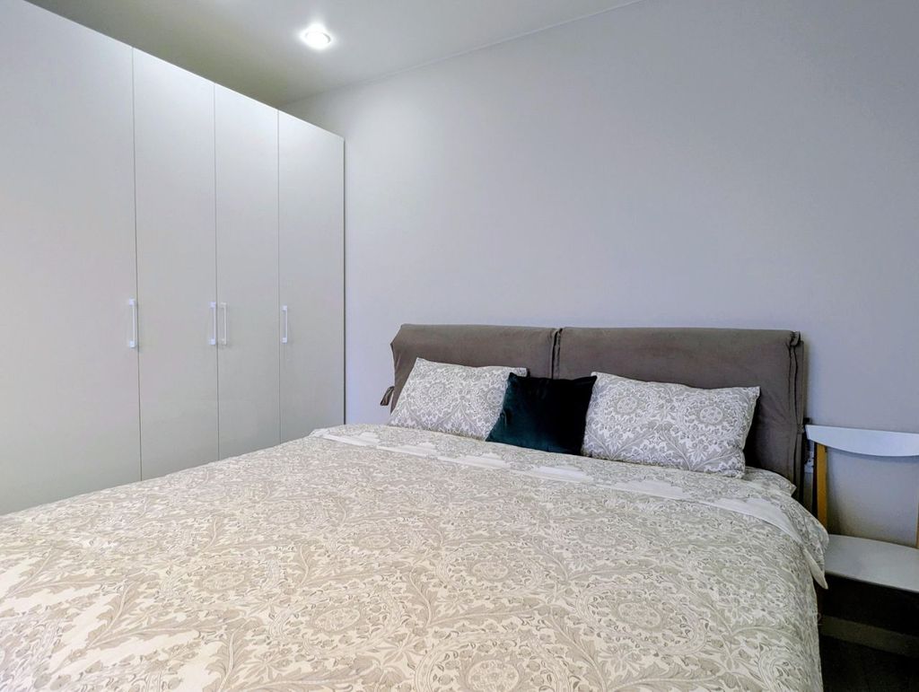 m. ZIL: Apartment, 1-rooms