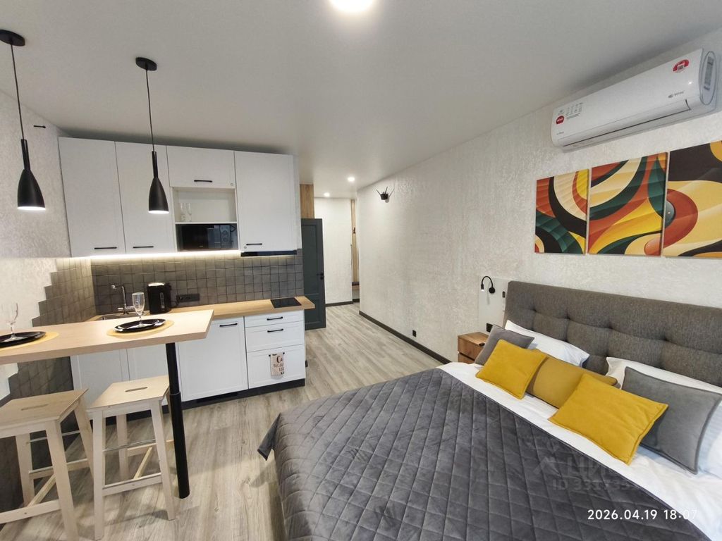 m. Lukhmanovskaya: Apartment, studio