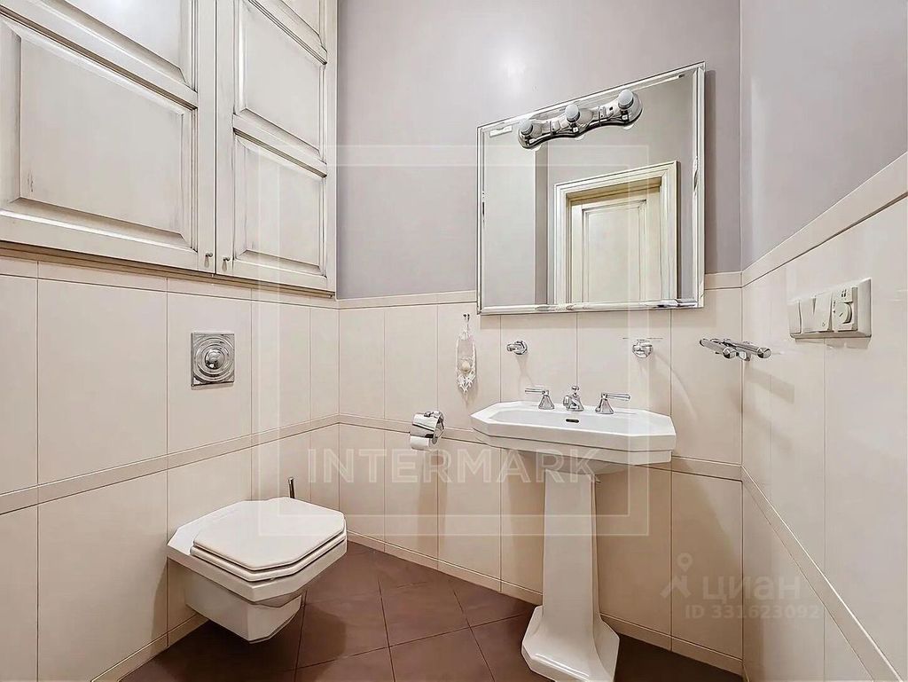 m. Okhotny ryad: Apartment, 5-rooms