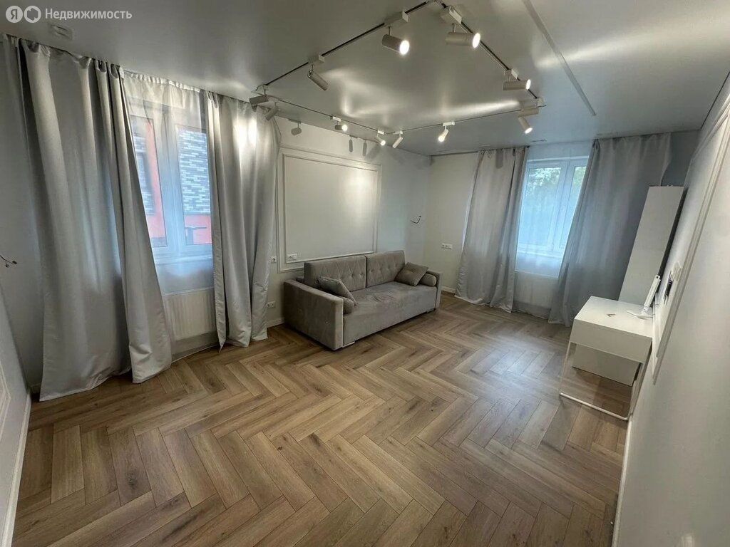 m. Rabochy Poselok: Apartment, 2-rooms