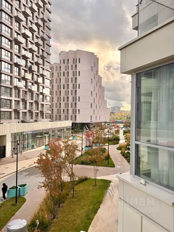 m. ZIL: Apartment, 2-rooms