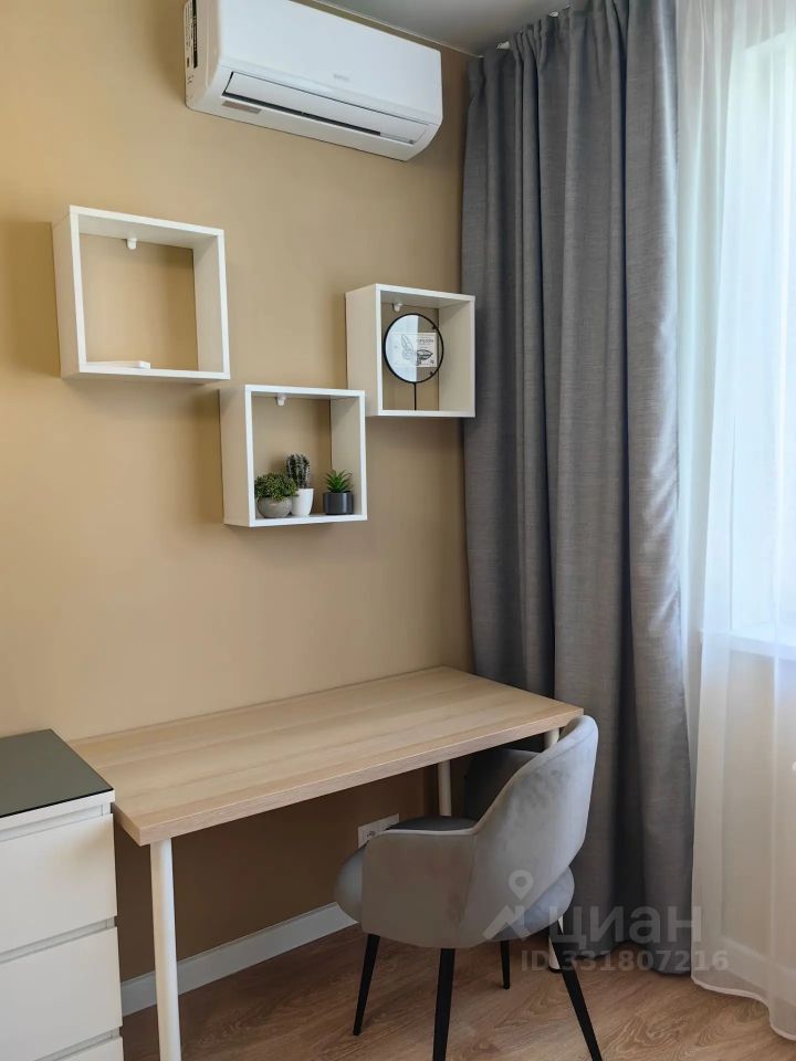m. Lukhmanovskaya: Apartment, 1-rooms
