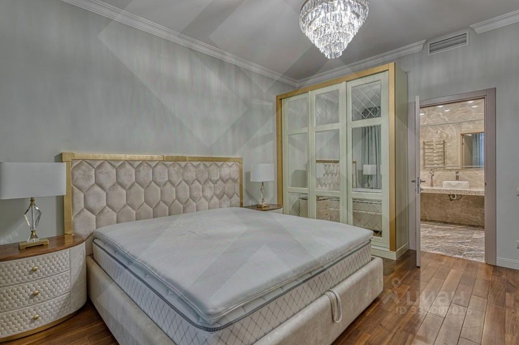 m. Molodezhnaya: Apartment, 3-rooms