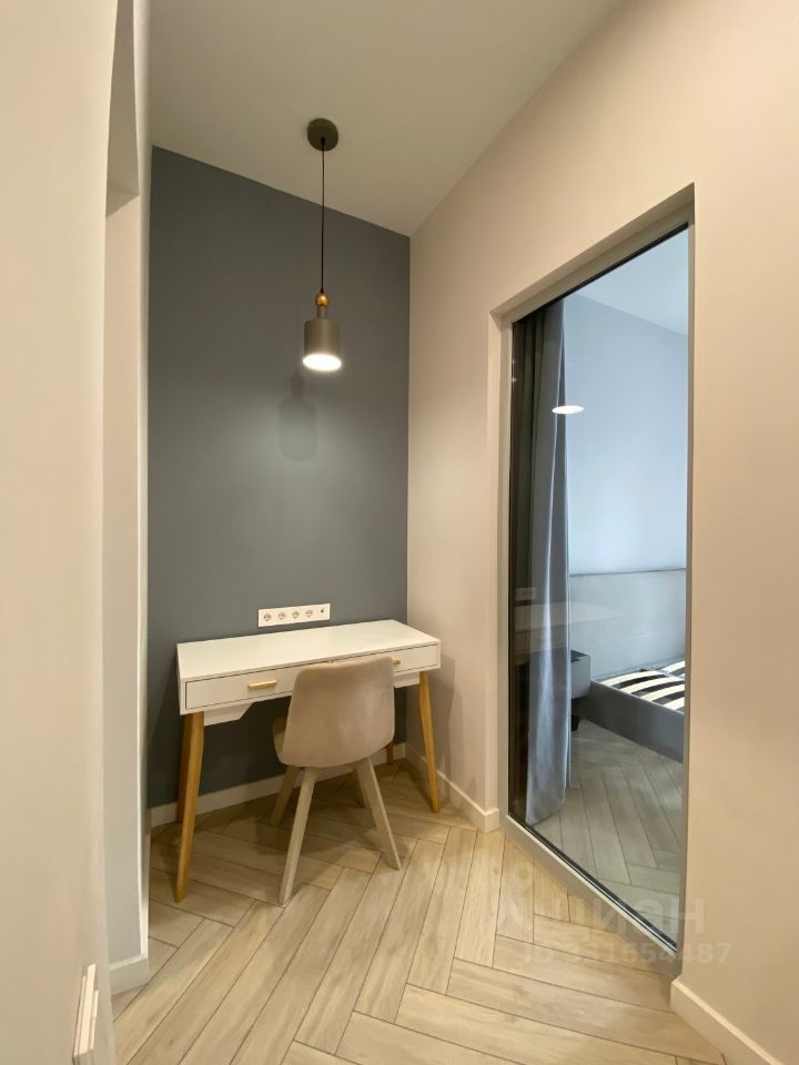 m. ZIL: Apartment, 2-rooms