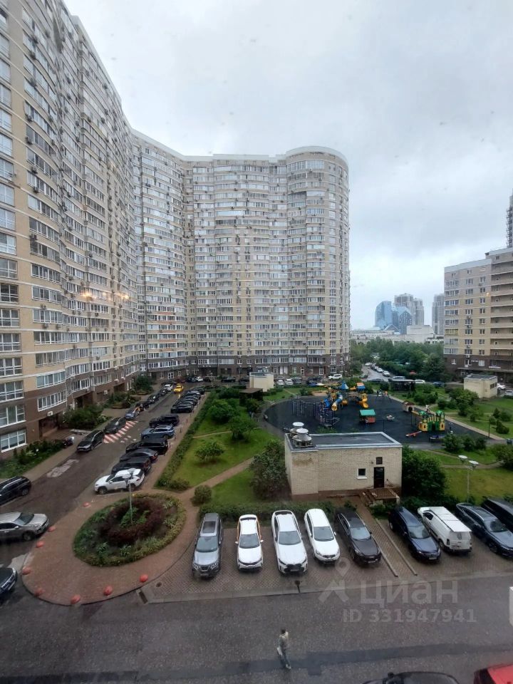 m. Yugo-Zapadnaya: Apartment, 3-rooms