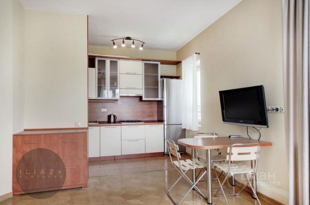 m. Kropotkinskaya: Apartment, 2-rooms