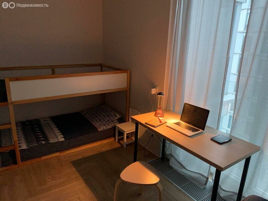m. ZIL: Apartment, 2-rooms