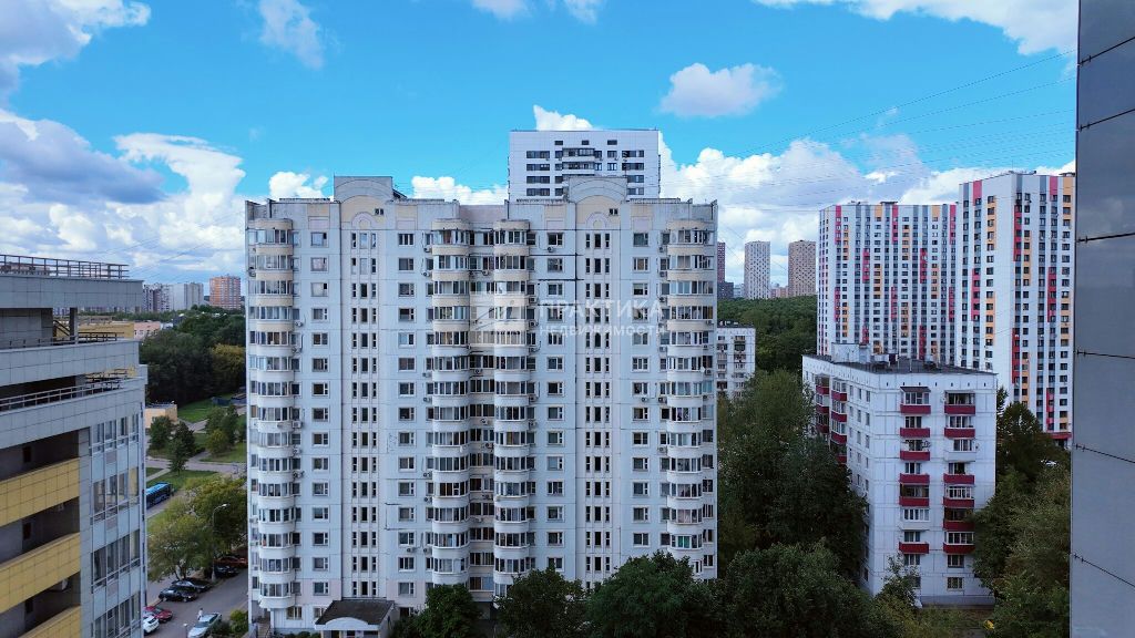 m. Molodezhnaya: Apartment, 3-rooms