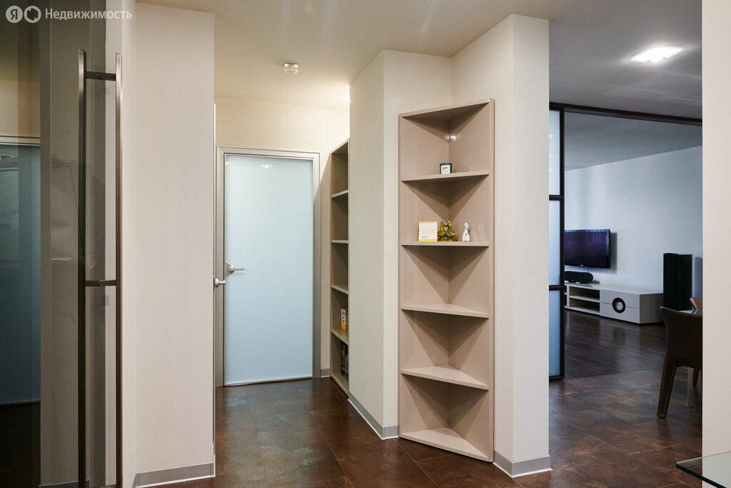 m. Barrikadnaya: Apartment, 3-rooms