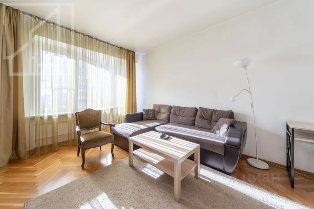 m. Smolenskaya: Apartment, 3-rooms