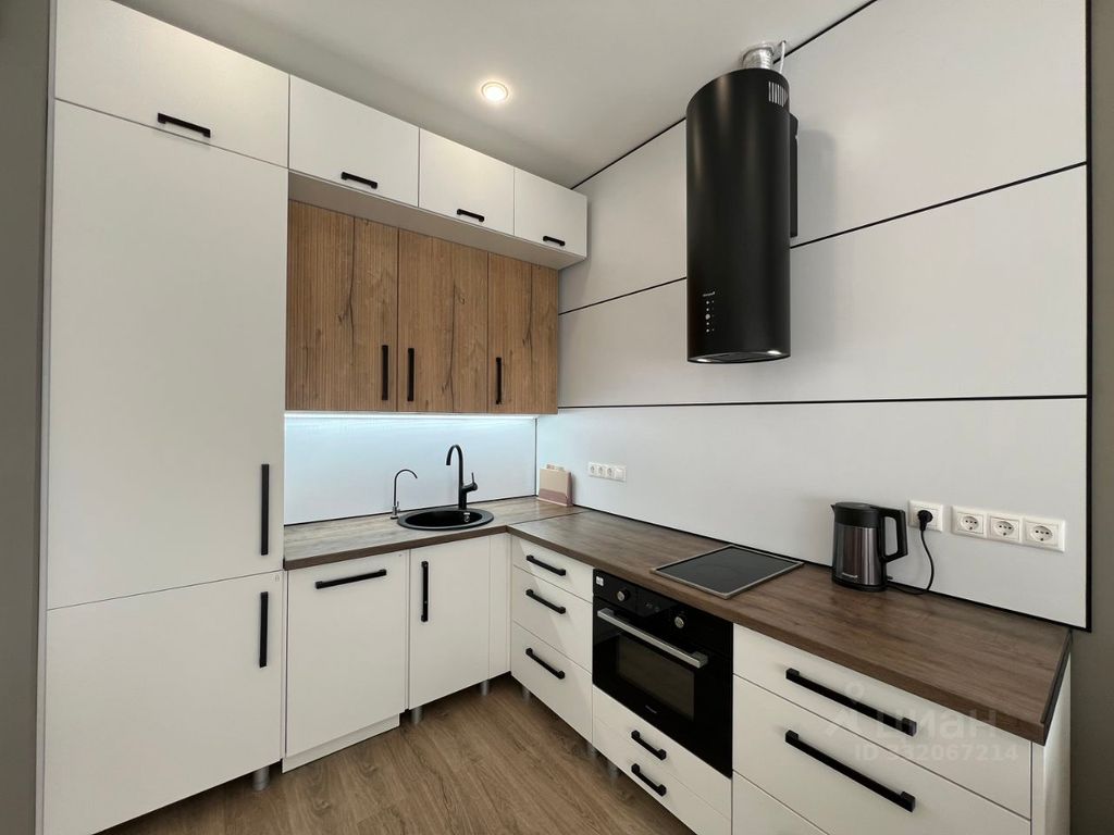m. ZIL: Apartment, 2-rooms