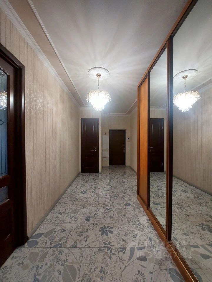 m. Yugo-Zapadnaya: Apartment, 3-rooms