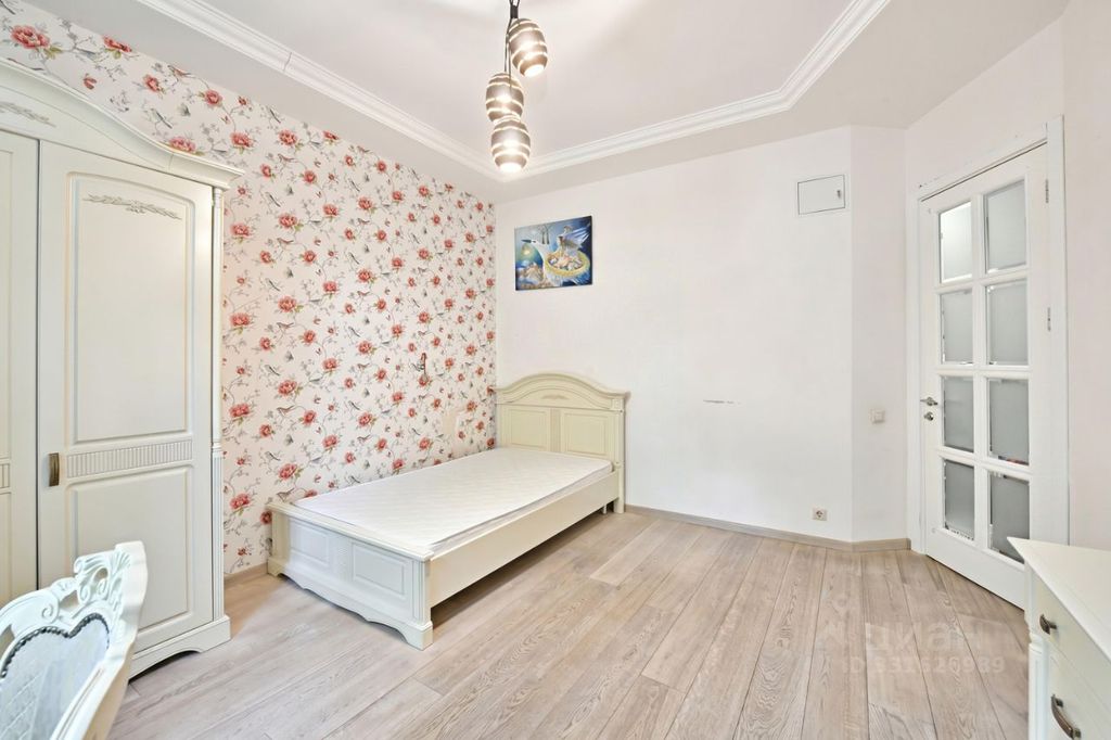 m. Smolenskaya: Apartment, 3-rooms